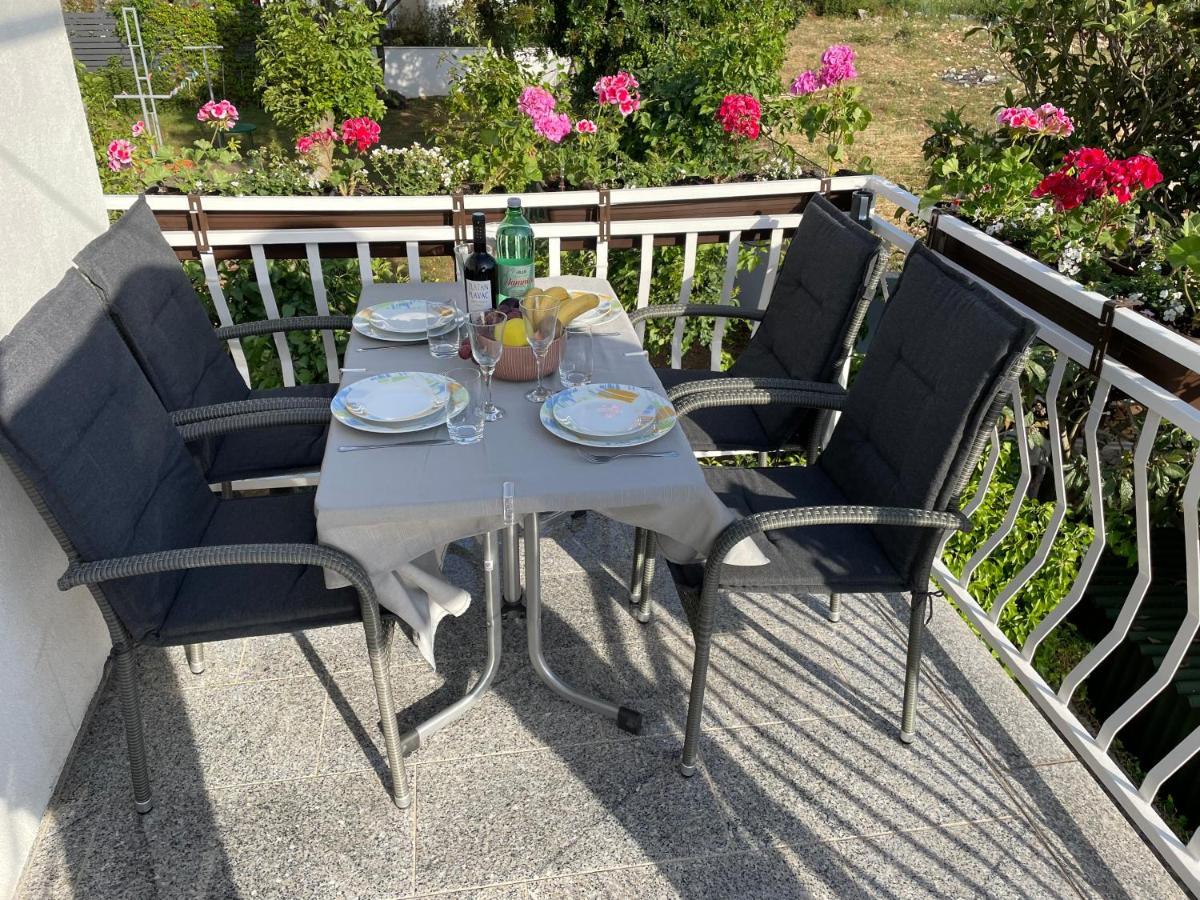 Casa Estancia Apartment Njivice Eksteriør bilde