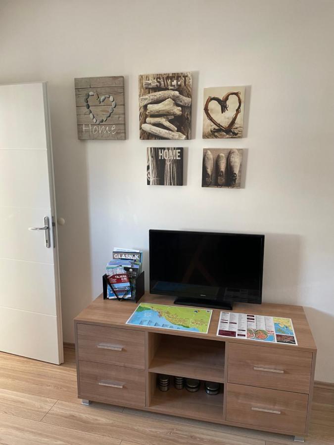 Casa Estancia Apartment Njivice Eksteriør bilde